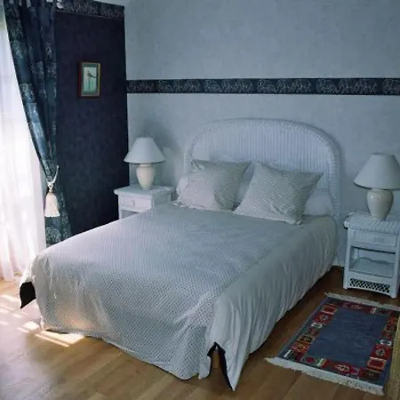 Provencale Avec Salle De Bain Privee Et Parking - Fr-1-585-109 3* Futeau