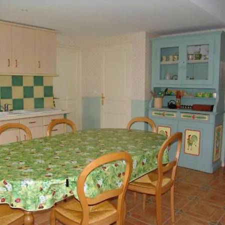 Provencale Avec Salle De Bain Privee Et Parking - Fr-1-585-109 3* Futeau