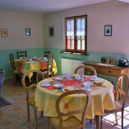 Provencale Avec Salle De Bain Privee Et Parking - Fr-1-585-109 3* Futeau
