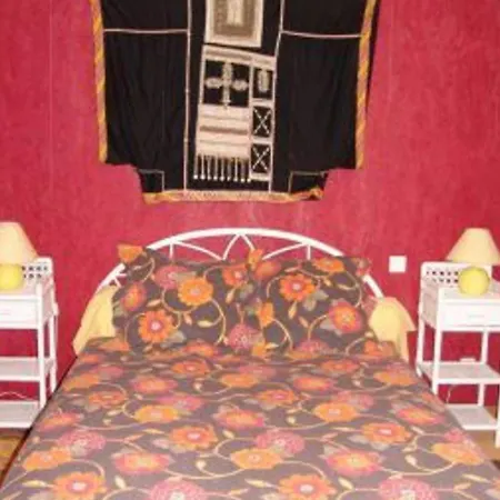 Provencale Avec Salle De Bain Privee Et Parking - Fr-1-585-109 3*